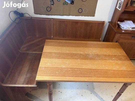 Étkező sarok tálaló szekrénnyel