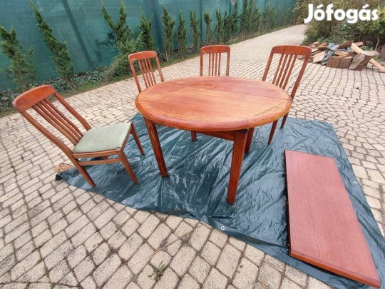 Étkező székekkel kör vagy ovális asztal