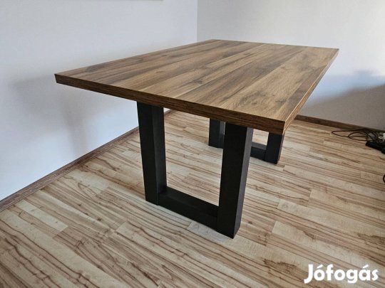 Étkezőasztal 140-es