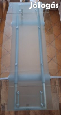 Étkezőasztal 4-6-8, de akár 10 fő számára 