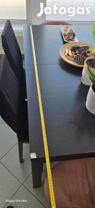 Étkezőasztal 4 db étkezőszélkkel