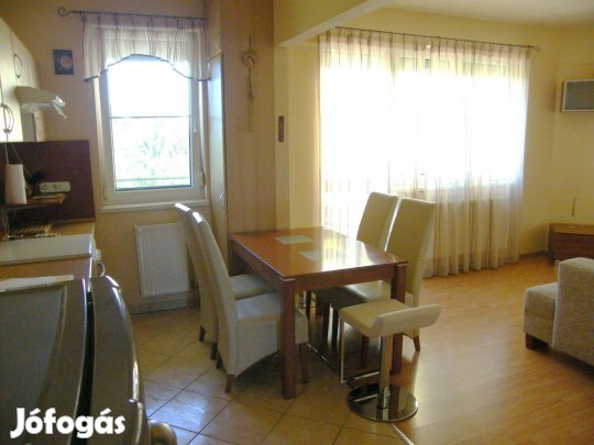 Étkezőasztal 4 székkel eladó