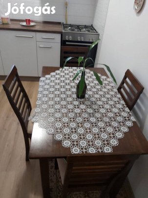 Étkezőasztal + 2 darab konyhaszék alkalmi áron eladó!