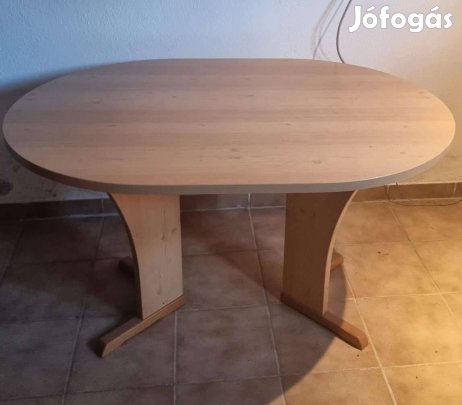 Étkezőasztal, fa 1,35 m