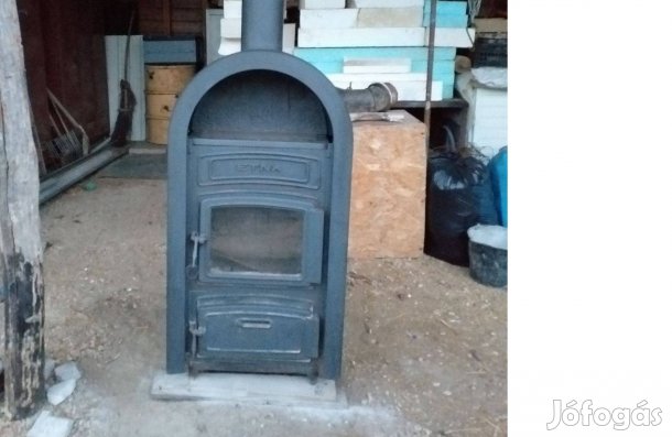 Etna fatűzelésű 9 kw-os vasöntvény kandalló füstcsővel eladó