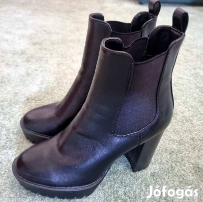 Even&odd meseszép fekete csizma 38as méretben, érdemes megnézned :)