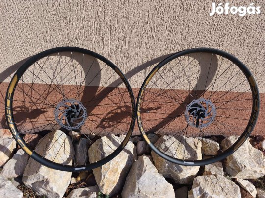 Exerace 28/29 es gyorsszáras duplafalú erősített szegecselt kerekek