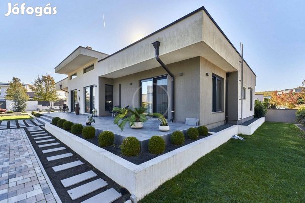 Exkluzív Villapark! Gépesített, Berendezett, Medencés Luxus Családi HÁ