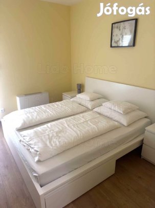 Exkluzív, kertkapcsolatos földszinti lakás kiadó Csopakon  50