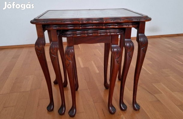 Exkluzív faragott fészekasztal szett (3 db) Üveglapos, csipkebetétes