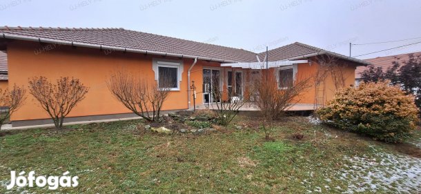 Exkluzív könnyűszerkezetes 5 szobás, családi ház eladó