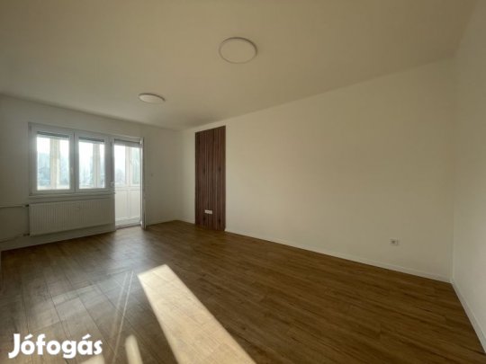 Exkluzív lakás Komló Belvárosában eladó