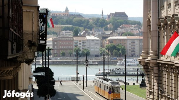 Exkluzív nagypolgári lakás eladó Budapest szívében, pár lépésre a