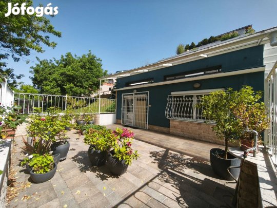 Exkluzív otthon Dunaújváros legkedveltebb részén, páratlan terasszal!