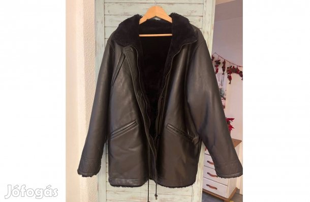 Extra meleg, kifordítható, városi-sportos fekete műbőr télikabát