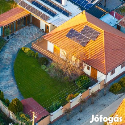 Extrákkal felszerelt családi ház a városközpont közelében!