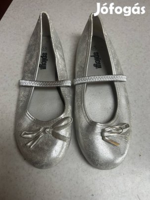 Ezüst 36-s topánka