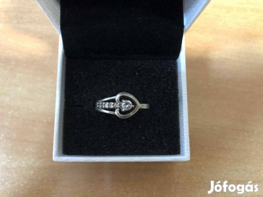 Ezüst 925 fémjeles szivecske gyűrű cirkónia kövekkel,57 méret