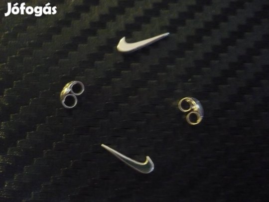 Ezüst Nike fülbevaló 