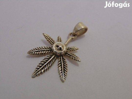 Ezüst, ág formájú medál