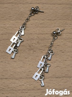 Ezüst, lógós fülbevaló 