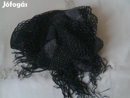 Ezüst-fekete csillogó, rojtos party kendő, sál