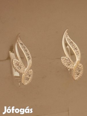 Ezüst fülbevaló