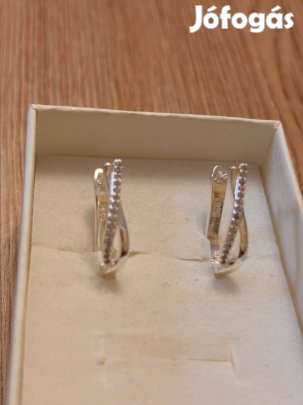 Ezüst fülbevaló