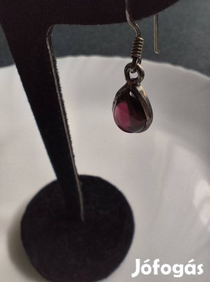 Ezüst fülbevaló gránáttal 