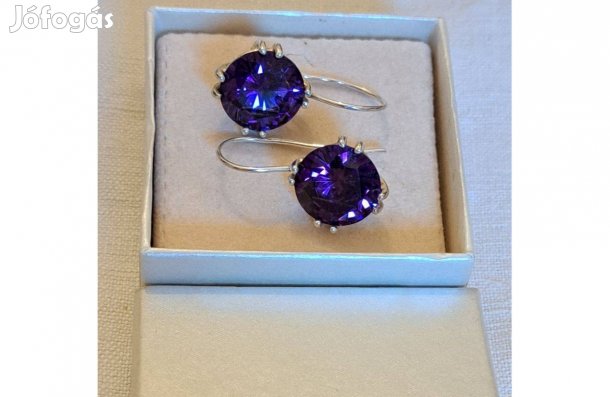Ezüst fülbevaló lila köves