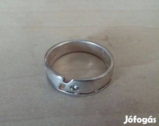 Ezüst gyűrű egy kisköves