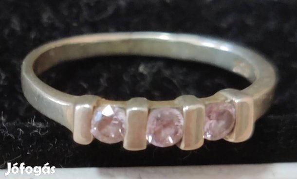 Ezüst gyűrű rózsaszín kövekkel 