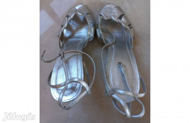 Ezüst magassarkú szandál