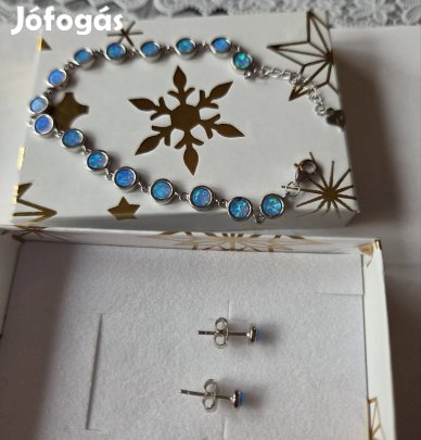 Ezüst opál karkötő hozzá illő fülbevalóval. 