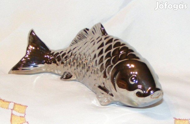 Ezüst színű, eozinféle porcelán hal
