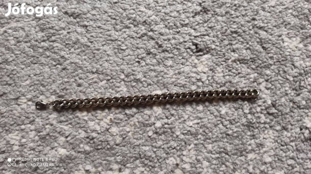 Ezüst színű bizsu karkötő