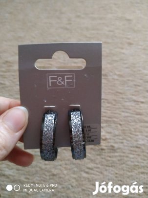 Ezüst színű csillámos karika fülbevaló