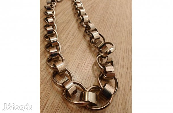 Ezüst színű feltűnő bizsu nyaklánc max 52cm