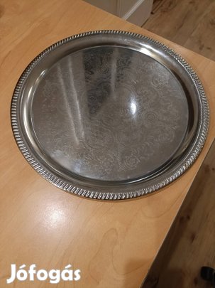 Ezüst színű fém tálca