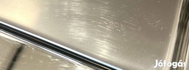 Ezüst színű kocka tálca