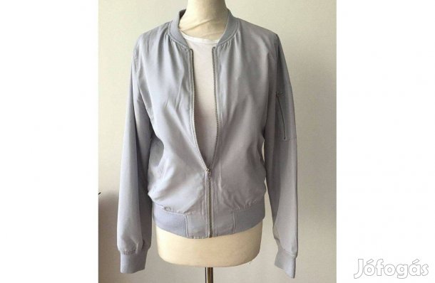 Ezüst szürke színű, selyemfényű, női dzseki, "bomber". M-es