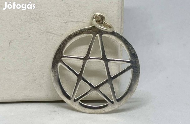 Ezüst újszerű medál