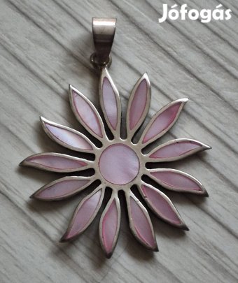 Ezüstbe foglalt kagyló medál