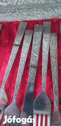 Ezüstös  evőeszköz készlet eladó.