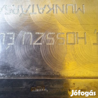 Ezüstözött zenélő doboz