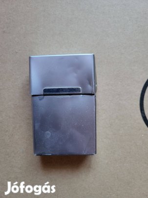 Ezüstszürke fém cigarettatartó doboz (zsebtok) pattintós fedéllel