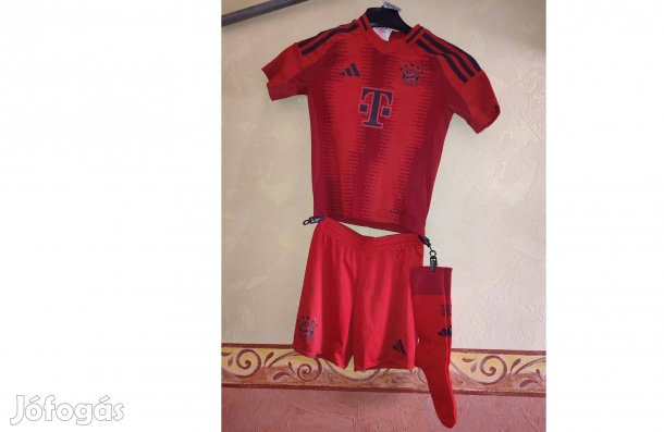 FC Bayern München bordó piros eredeti adidas gyerek szett (116)