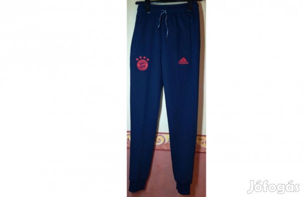FC Bayern München eredeti adidas sötétkék hosszú nadrág (XS)