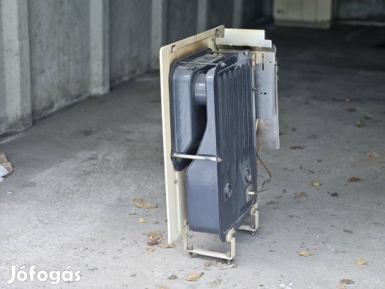 FÉG lemez konvektor 2,5kW kéményes - bontásra