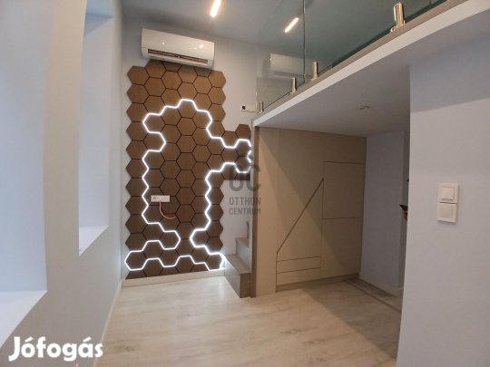 FELÚJÍTOTT GALÉRIÁS GARZON A KLAUZÁL TÉRNÉL